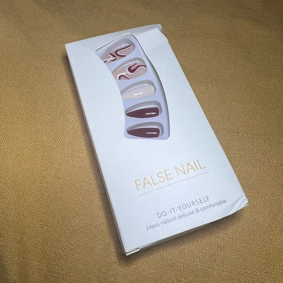 Elegant Multicolor Nail Art Set - Picture 3 of 3